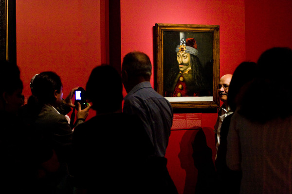 EXPOZITIE - DRACULA - MNAR