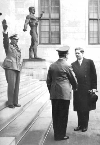 Regele-Mihai--despre-masa-cu-Hitler-si-de-ce-nu-il-va-ierta-pe-Churchill----b-reportaj-El-Pais--b-