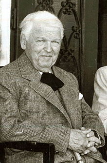 220px-mihail_sadoveanu