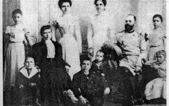 Geniala familie Leonida. FOTO monografia familiei